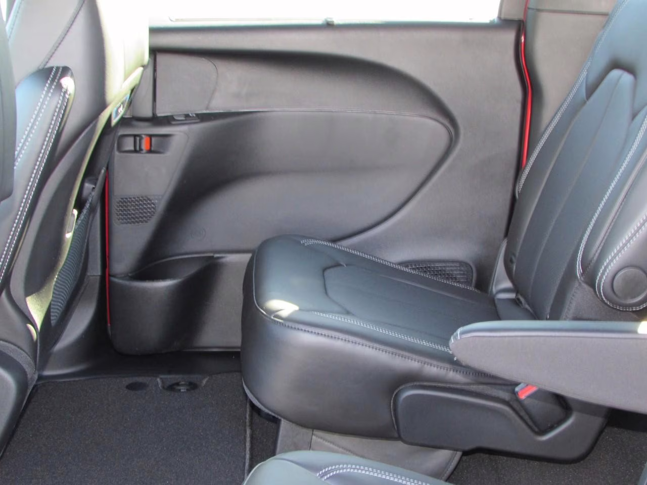 2026 Red Hot Pearlcoat Chrysler Pacifica Select FWD Van