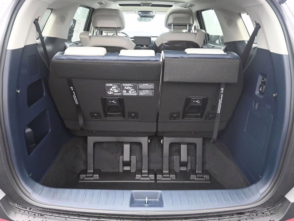 2026 Ceramic Silver Kia Carnival Hybrid SX Prestige FWD Van