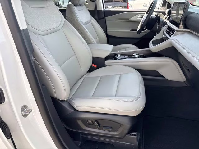 2026 White Metallic Ford Explorer Active RWD SUV