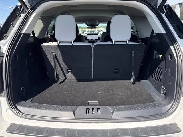 2026 White Metallic Ford Explorer Active RWD SUV