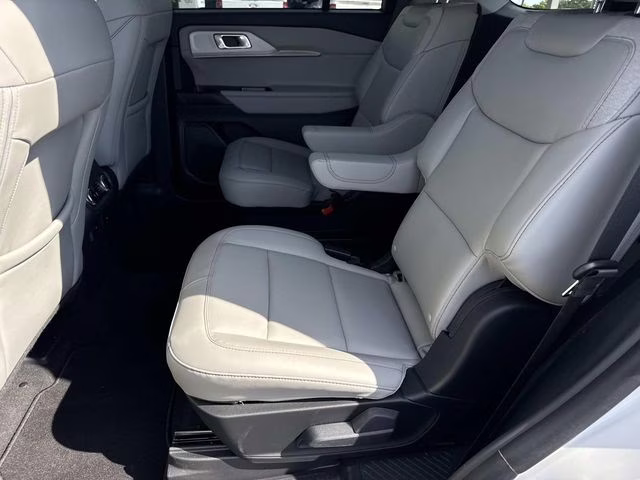 2026 White Metallic Ford Explorer Active RWD SUV