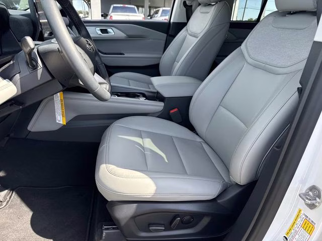 2026 White Metallic Ford Explorer Active RWD SUV