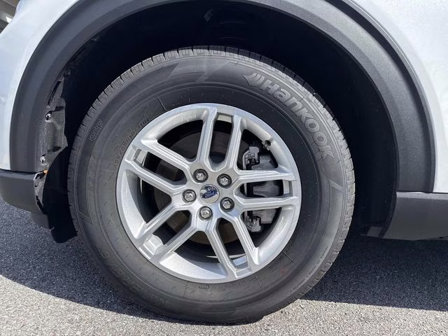 2026 White Metallic Ford Explorer Active RWD SUV
