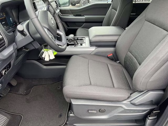 2026 Oxford White Ford F-150 XLT 4X4 Truck