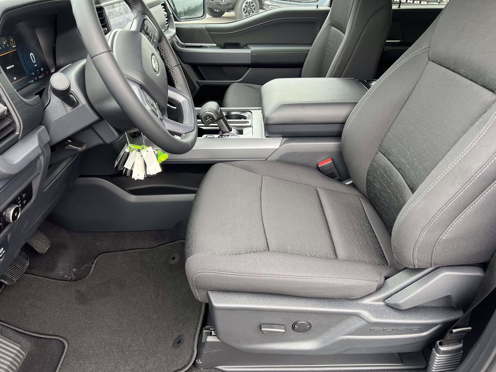 2026 Oxford White Ford F-150 XLT 4X4 Truck