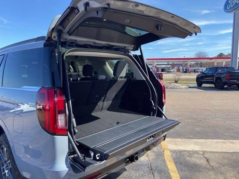 2026 Glacier Gray Metallic Tri-Coat Ford Expedition Active 4X4 SUV
