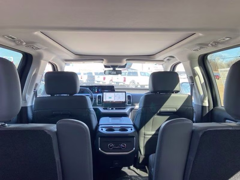 2026 Glacier Gray Metallic Tri-Coat Ford Expedition Active 4X4 SUV