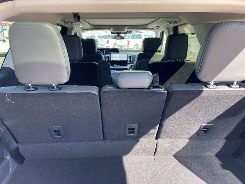 2026 Glacier Gray Metallic Tri-Coat Ford Expedition Active 4X4 SUV