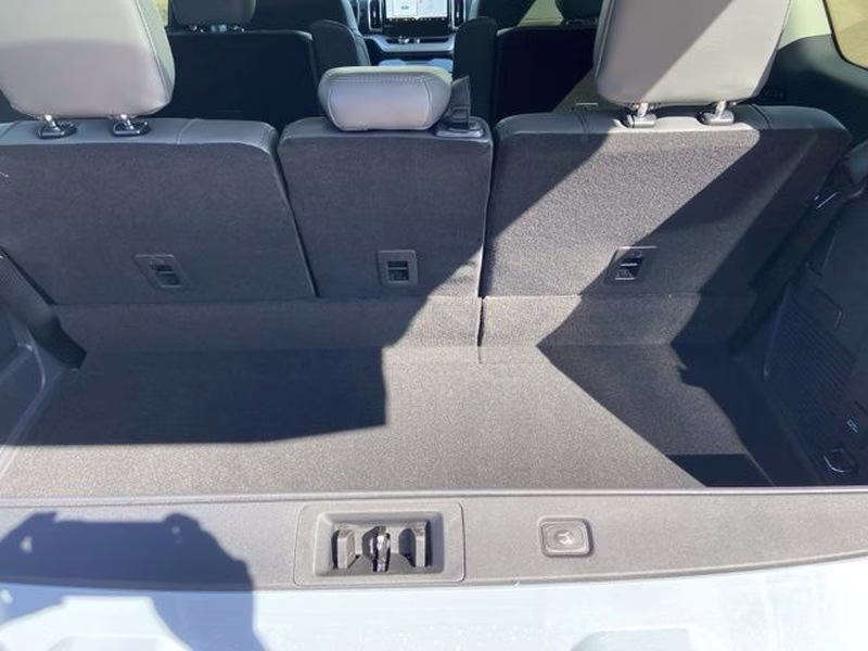 2026 Glacier Gray Metallic Tri-Coat Ford Expedition Active 4X4 SUV
