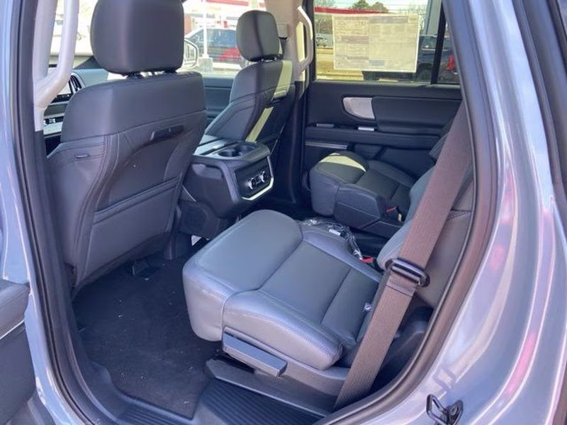 2026 Glacier Gray Metallic Tri-Coat Ford Expedition Active 4X4 SUV