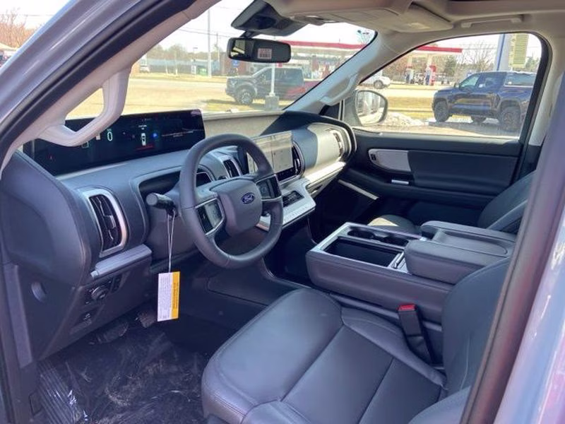 2026 Glacier Gray Metallic Tri-Coat Ford Expedition Active 4X4 SUV