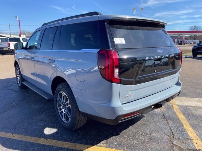2026 Glacier Gray Metallic Tri-Coat Ford Expedition Active 4X4 SUV