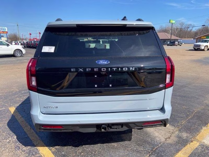 2026 Glacier Gray Metallic Tri-Coat Ford Expedition Active 4X4 SUV
