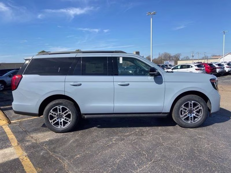 2026 Glacier Gray Metallic Tri-Coat Ford Expedition Active 4X4 SUV