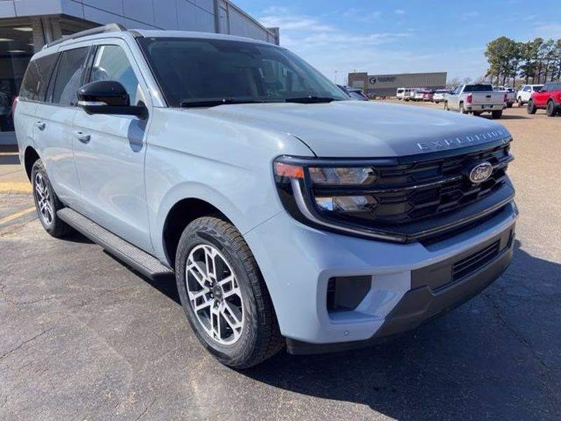 2026 Glacier Gray Metallic Tri-Coat Ford Expedition Active 4X4 SUV
