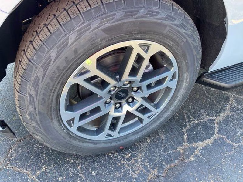 2026 Glacier Gray Metallic Tri-Coat Ford Expedition Active 4X4 SUV