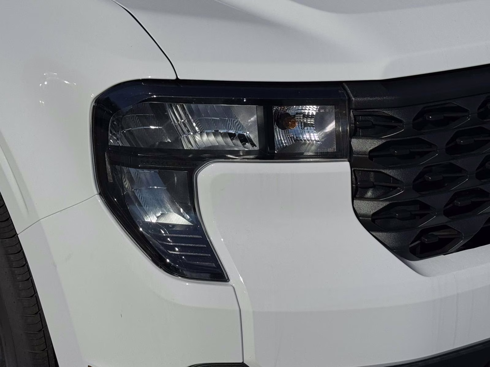 2026 Oxford White Ford Maverick XLT FWD SuperCrew FWD Truck