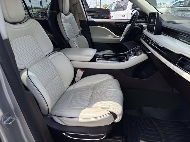 2020 Radiance Metallic Lincoln Aviator Black Label AWD SUV