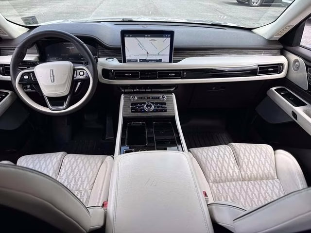 2020 Radiance Metallic Lincoln Aviator Black Label AWD SUV