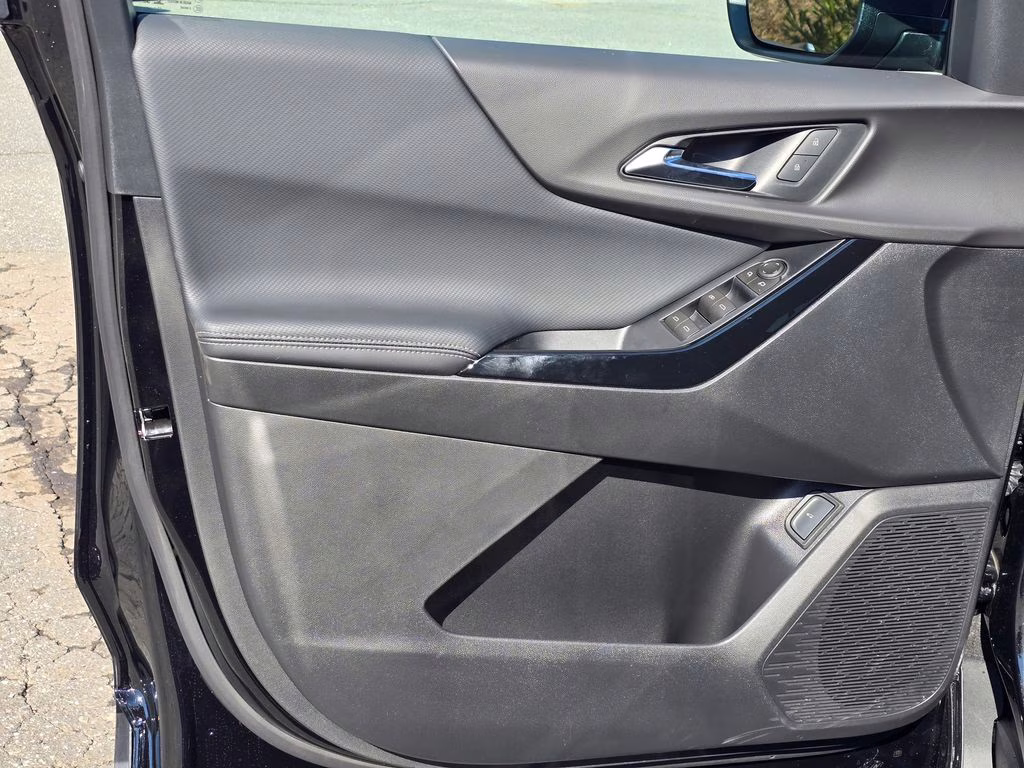 2026 Mosaic Black Metallic Chevrolet Equinox LT FWD SUV