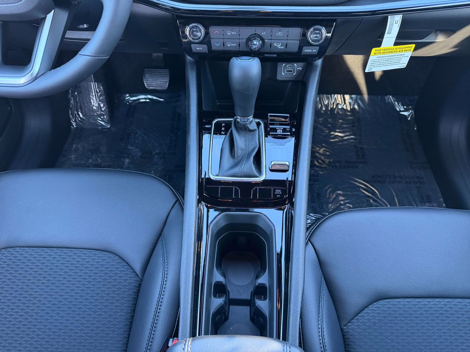 2026 Diamond Black Crystal Pearlcoat Jeep Compass Latitude 4X4 SUV