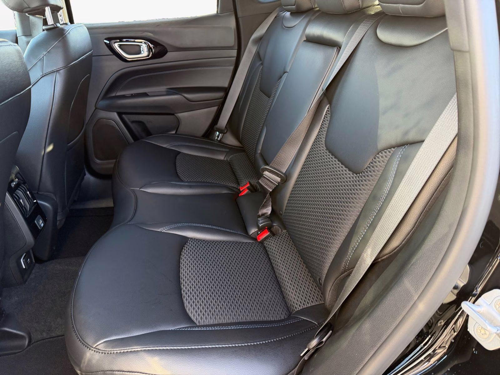 2026 Diamond Black Crystal Pearlcoat Jeep Compass Latitude 4X4 SUV