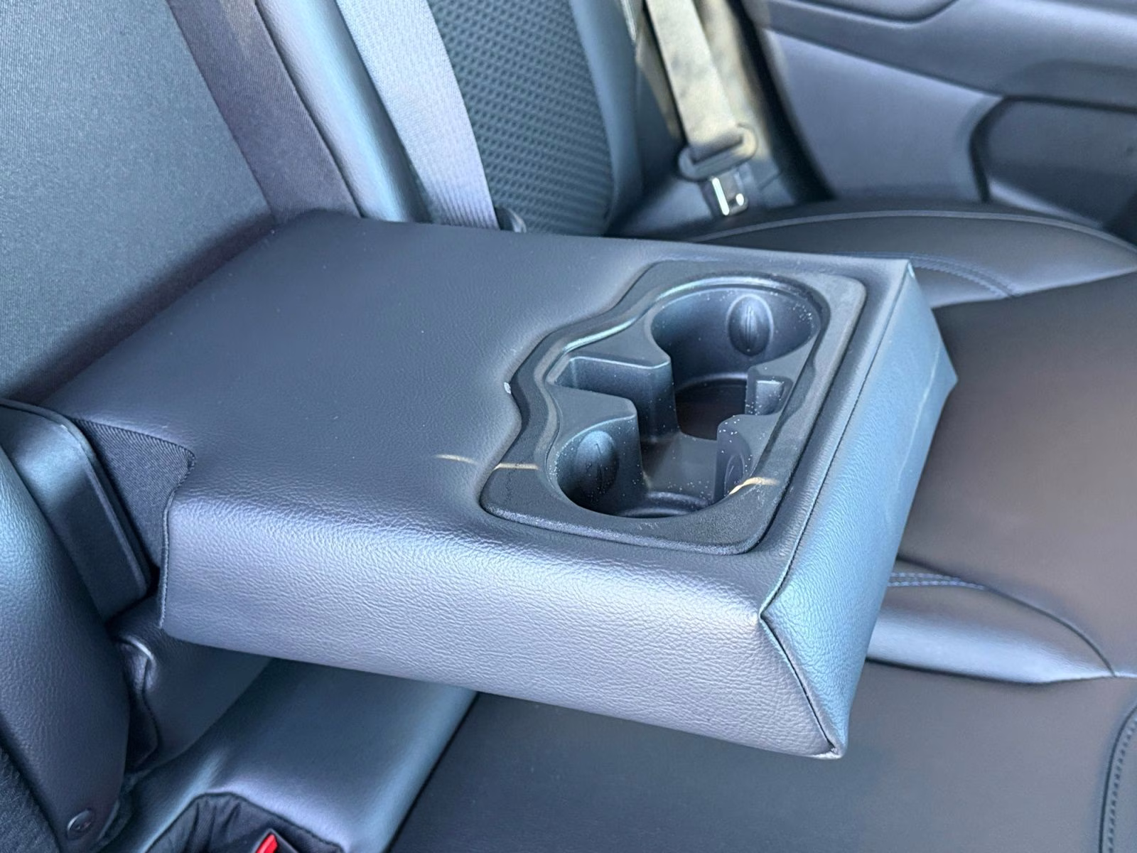 2026 Diamond Black Crystal Pearlcoat Jeep Compass Latitude 4X4 SUV