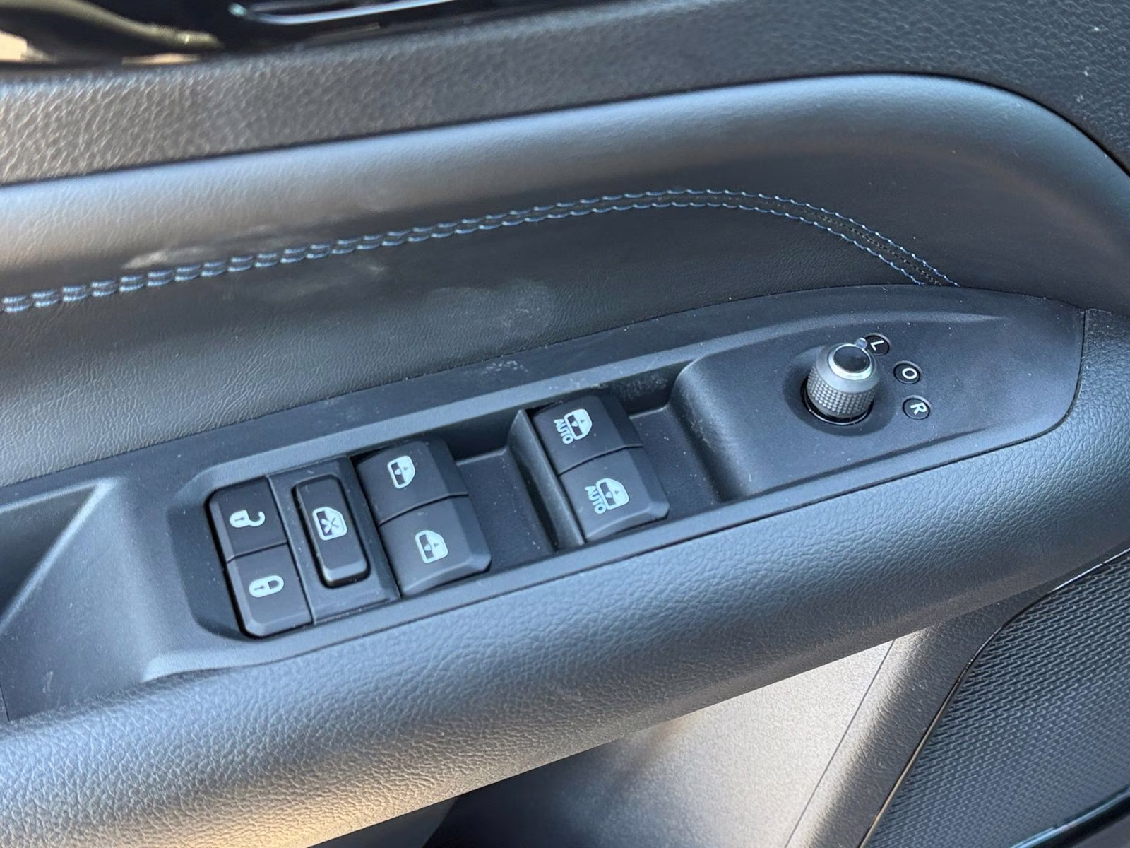 2026 Diamond Black Crystal Pearlcoat Jeep Compass Latitude 4X4 SUV