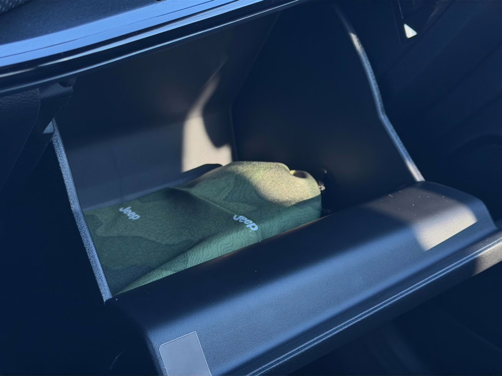 2026 Diamond Black Crystal Pearlcoat Jeep Compass Latitude 4X4 SUV