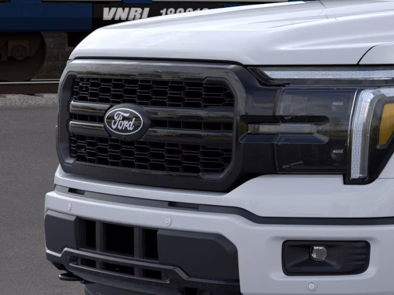 2026 Oxford White Ford F-150 LARIAT Crew Cab Pickup 4X4 Truck