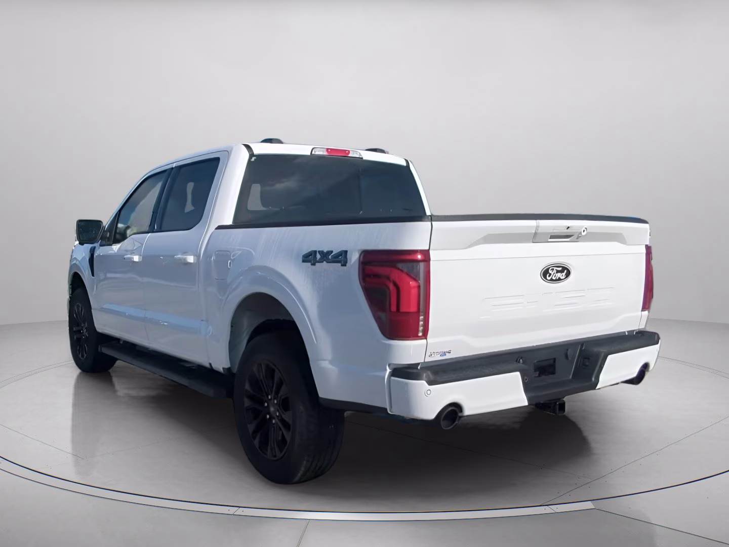 2026 Oxford White Ford F-150 LARIAT Crew Cab Pickup 4X4 Truck
