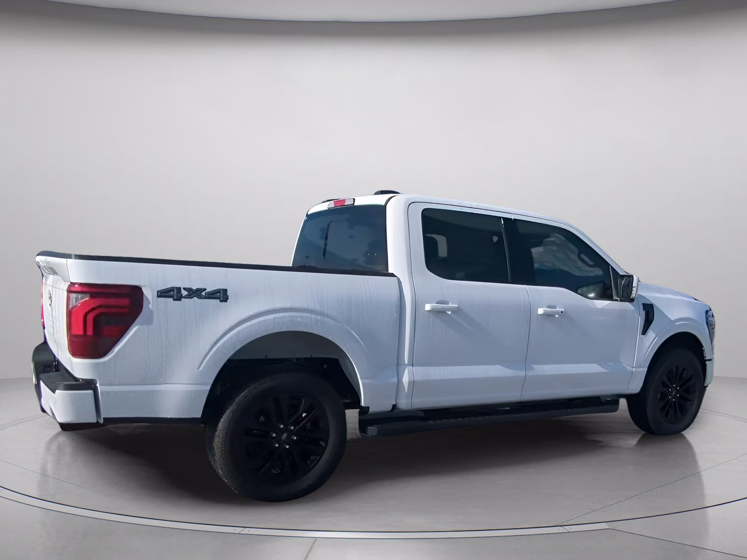 2026 Oxford White Ford F-150 LARIAT Crew Cab Pickup 4X4 Truck