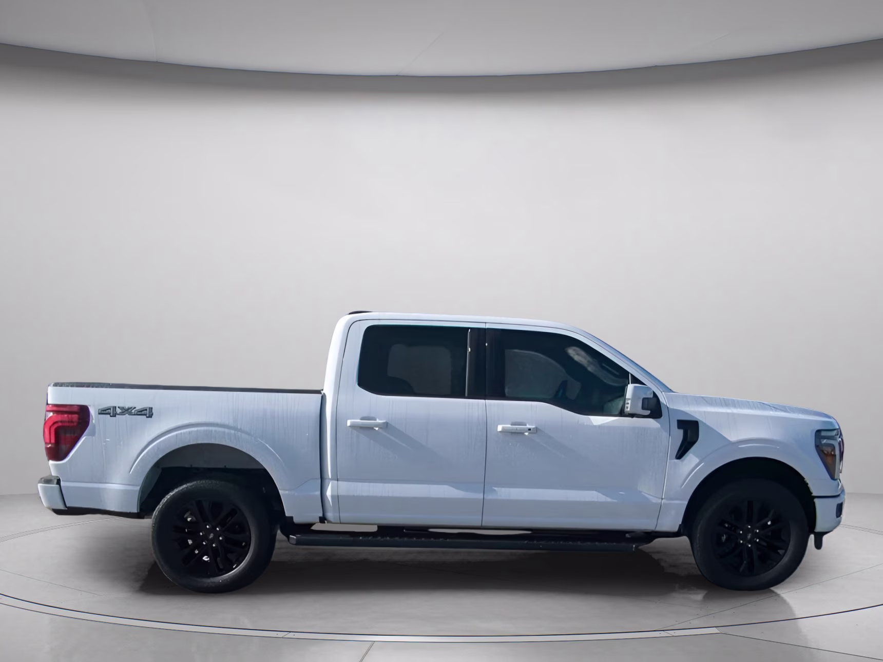 2026 Oxford White Ford F-150 LARIAT Crew Cab Pickup 4X4 Truck