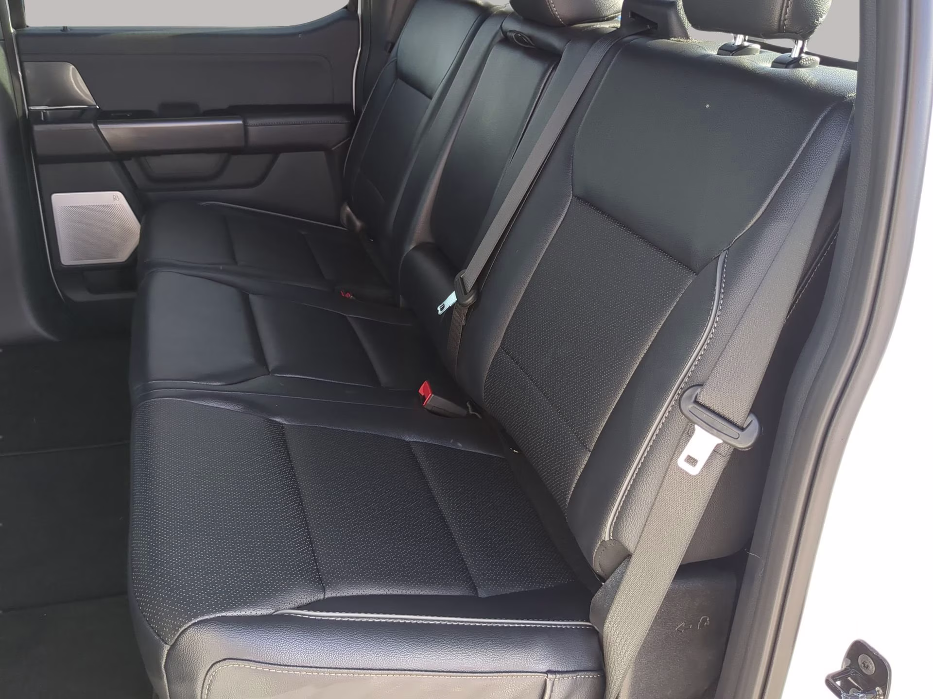 2026 Oxford White Ford F-150 LARIAT Crew Cab Pickup 4X4 Truck