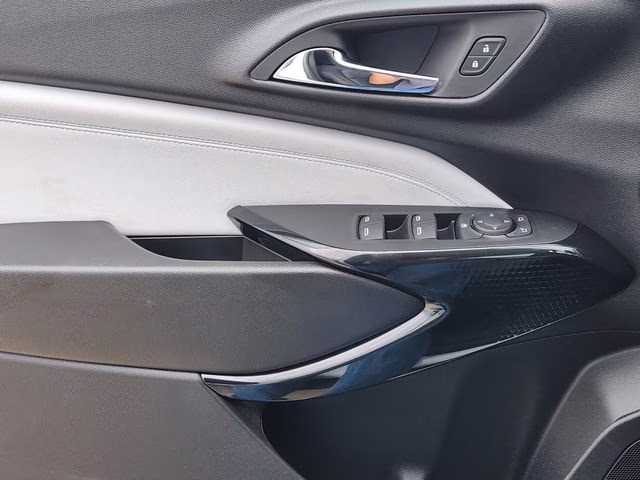 2026 Summit White Chevrolet Trax LT FWD SUV