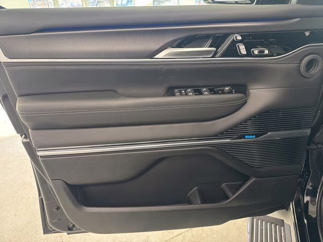 2026 High Gloss Black Jeep Grand Wagoneer L Summit Obsidian 4X4 SUV