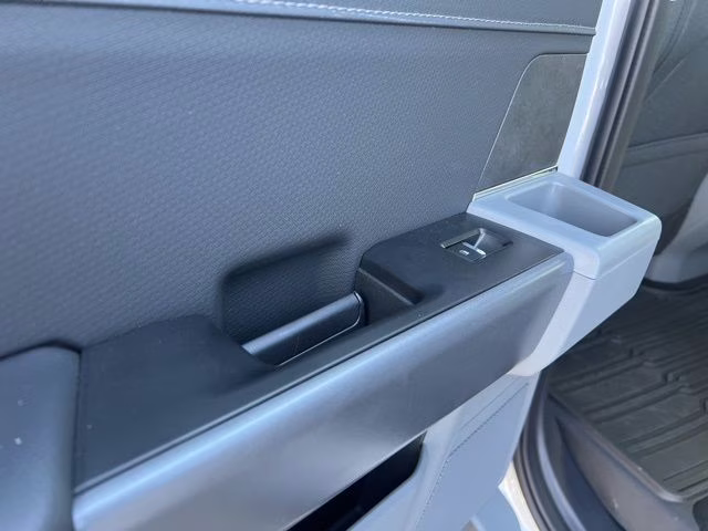 2025 White Metallic Ford F-150 XLT 4X4 Truck