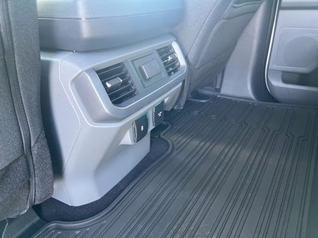 2025 White Metallic Ford F-150 XLT 4X4 Truck