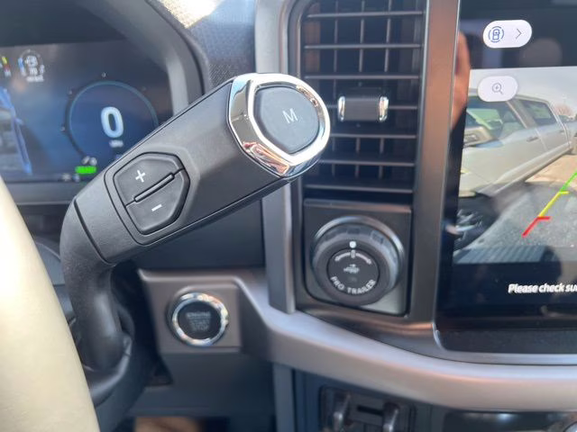 2025 White Metallic Ford F-150 XLT 4X4 Truck