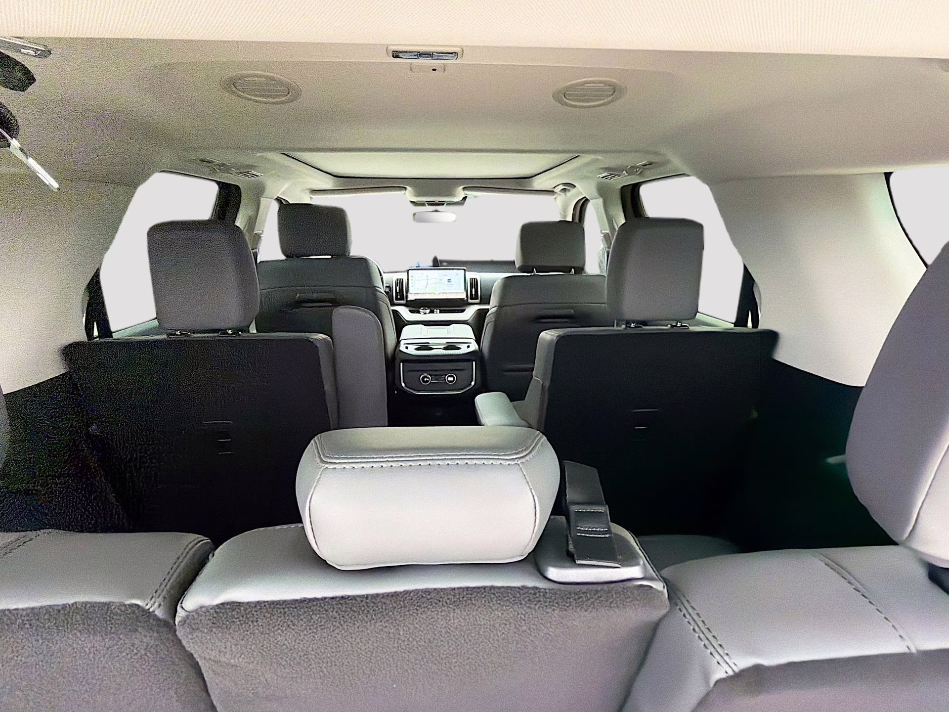 2026 Star White Metallic Tri-Coat Ford Expedition Active RWD SUV