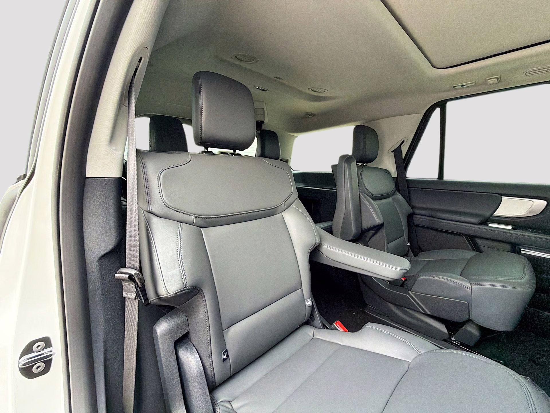 2026 Star White Metallic Tri-Coat Ford Expedition Active RWD SUV