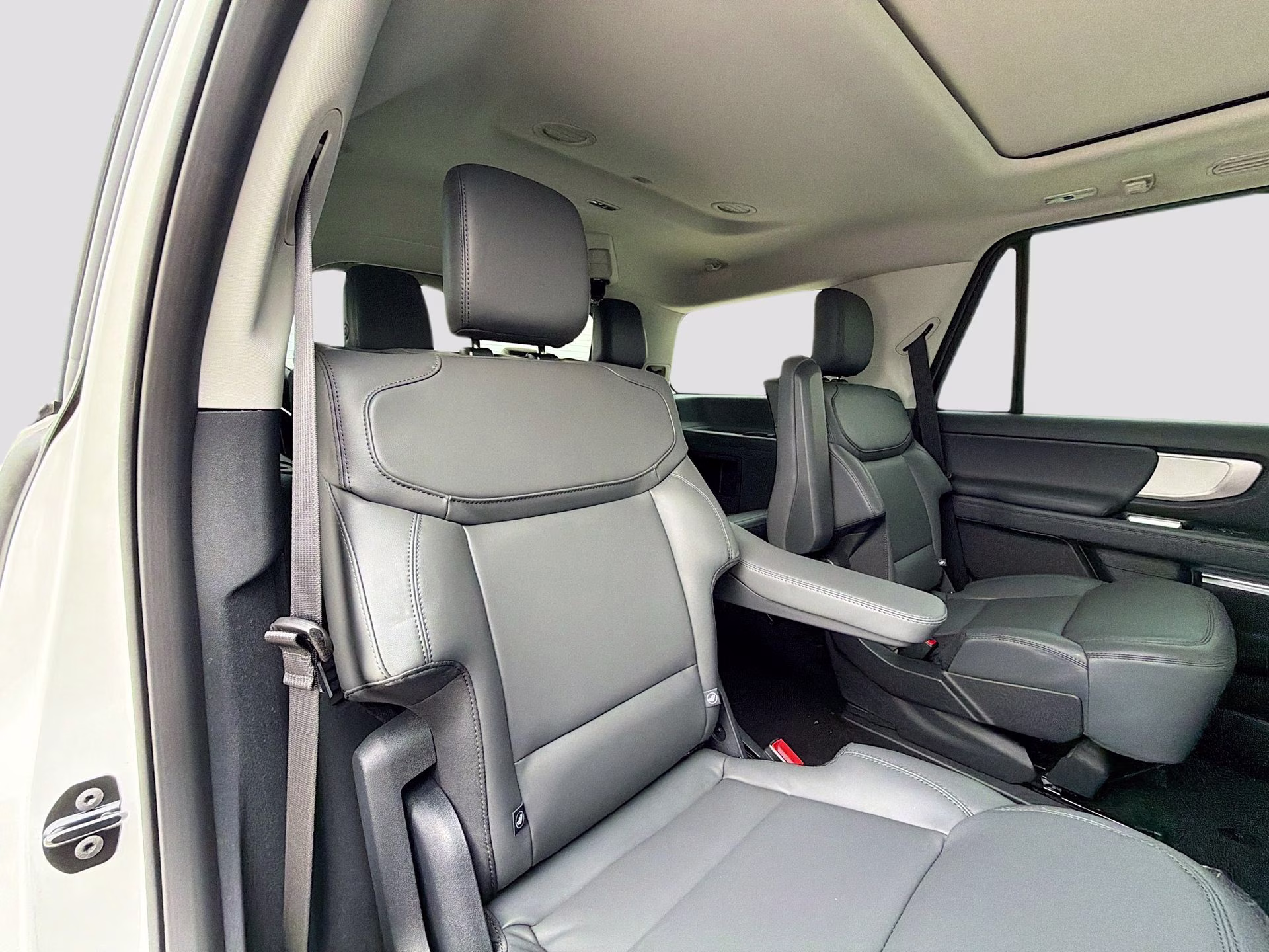 2026 Star White Metallic Tri-Coat Ford Expedition Active RWD SUV