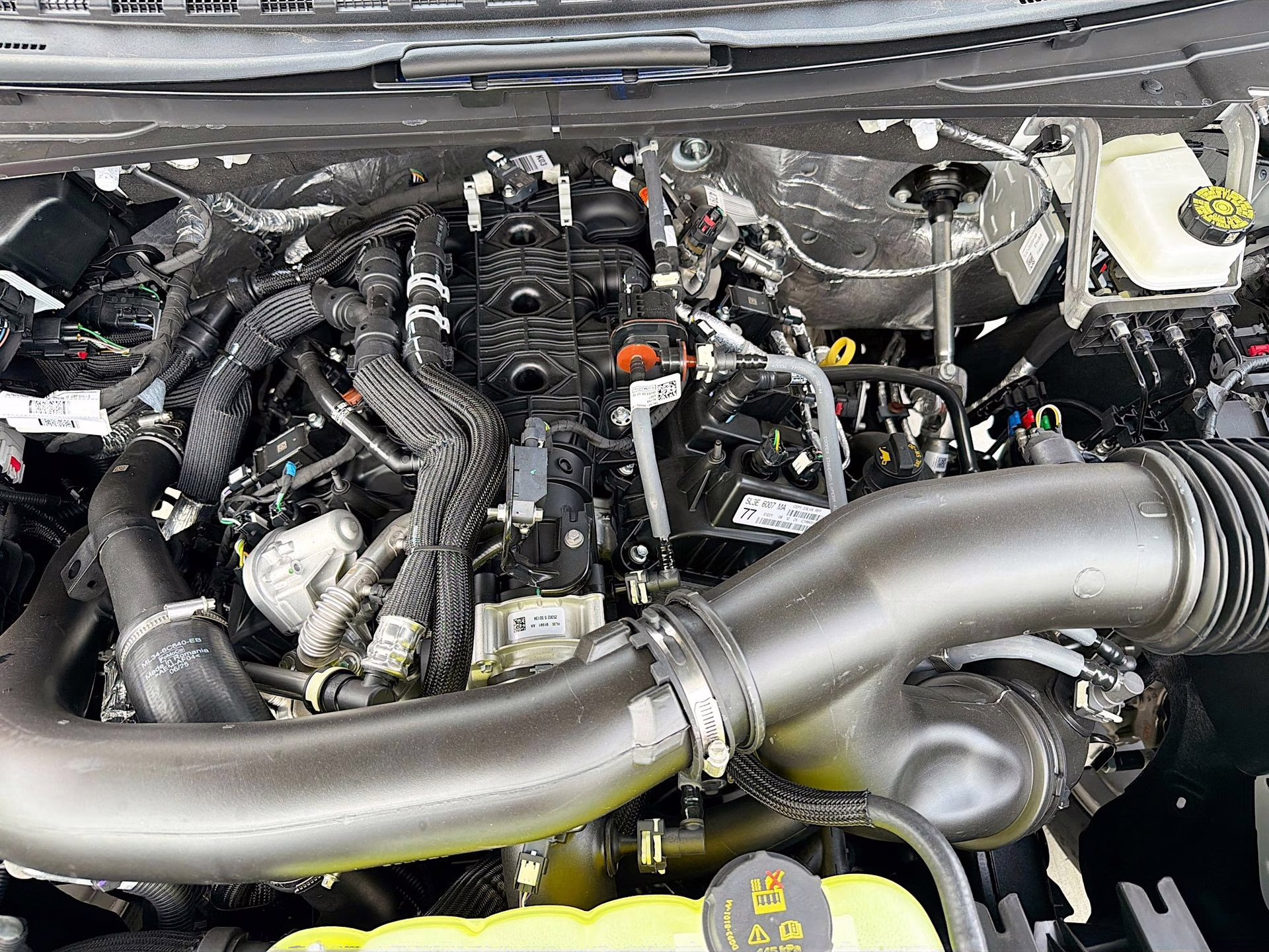 2026 Star White Metallic Tri-Coat Ford Expedition Active RWD SUV