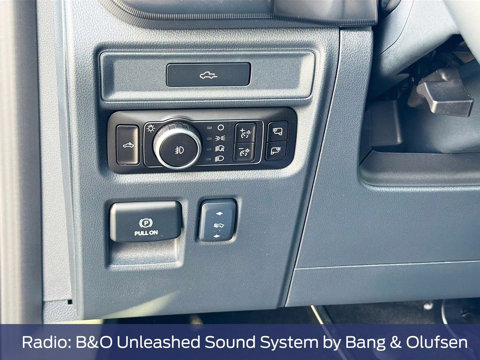 2026 Avalanche Ford F-150 Lariat 4X4 Truck