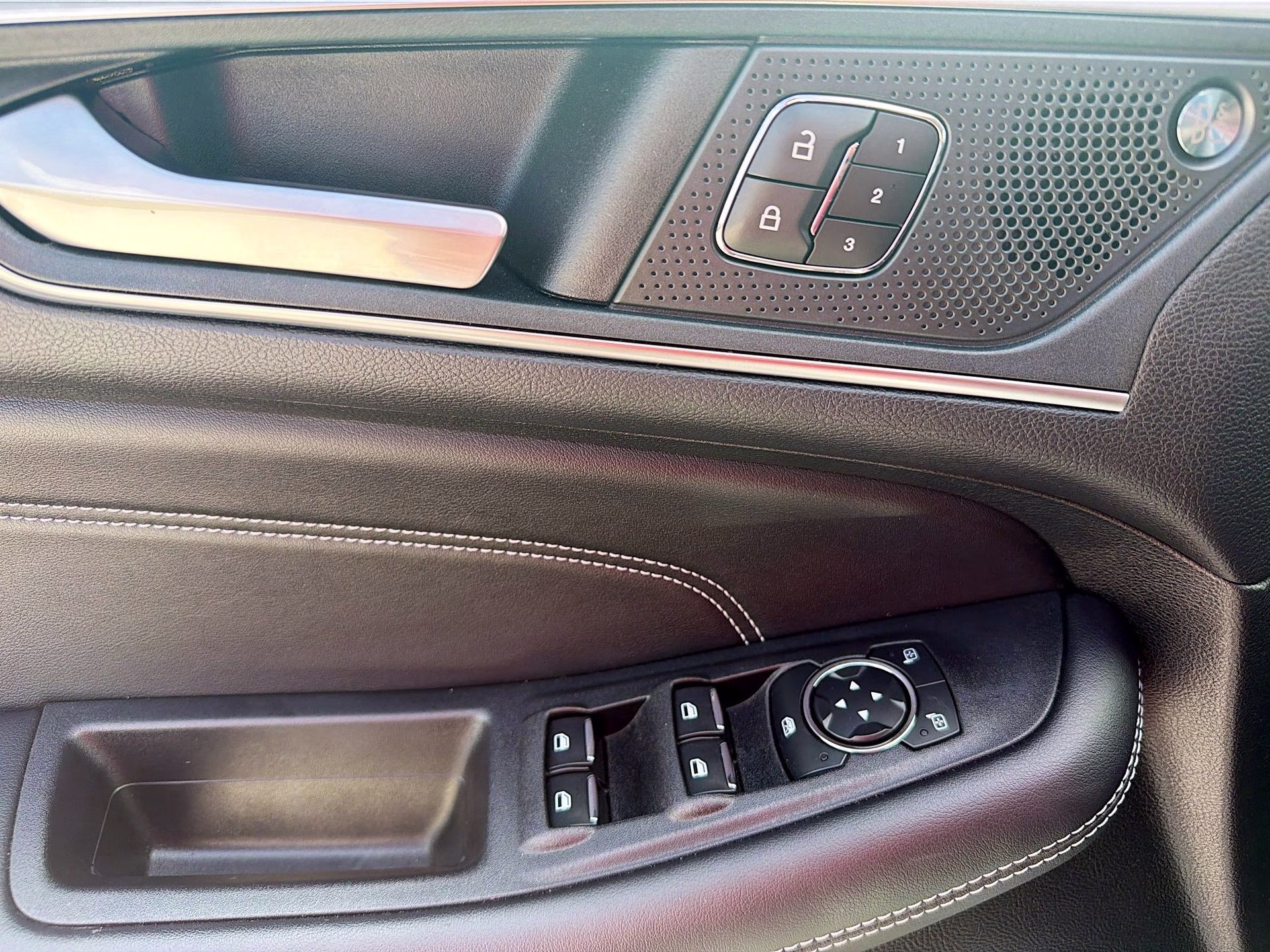 2024 Silver Metallic Ford Edge Titanium AWD SUV