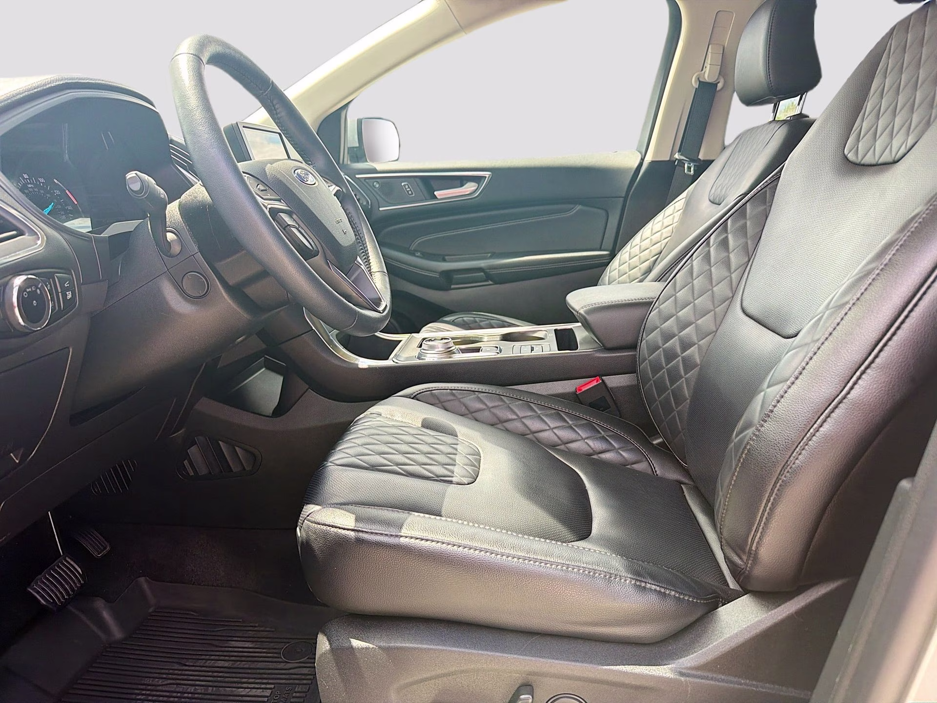 2024 Silver Metallic Ford Edge Titanium AWD SUV