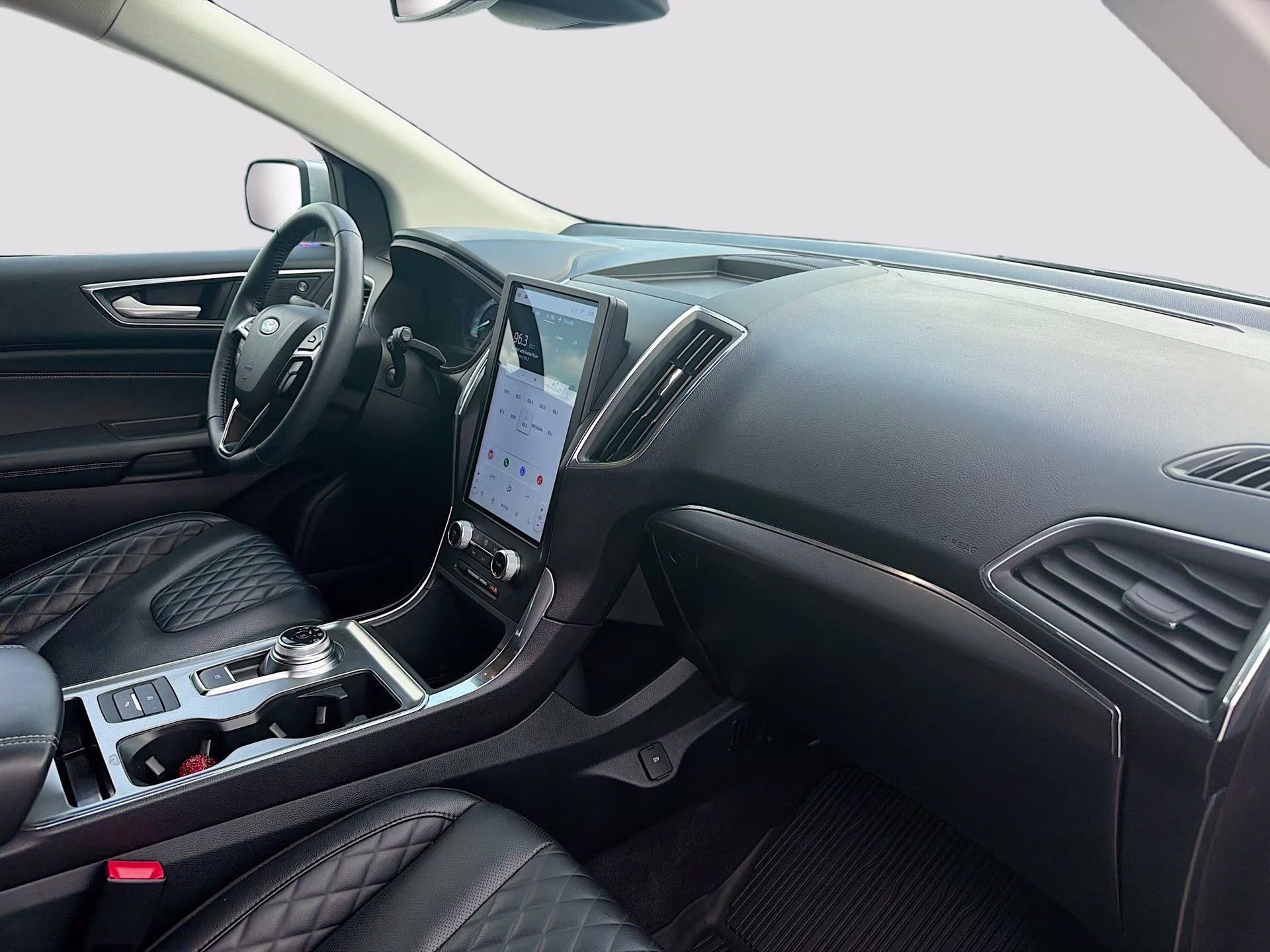 2024 Silver Metallic Ford Edge Titanium AWD SUV