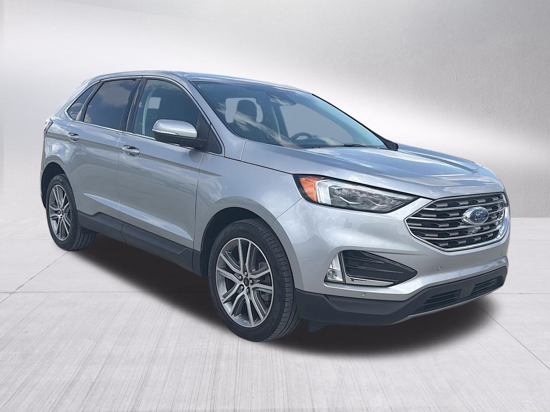 2024 Silver Metallic Ford Edge Titanium AWD SUV