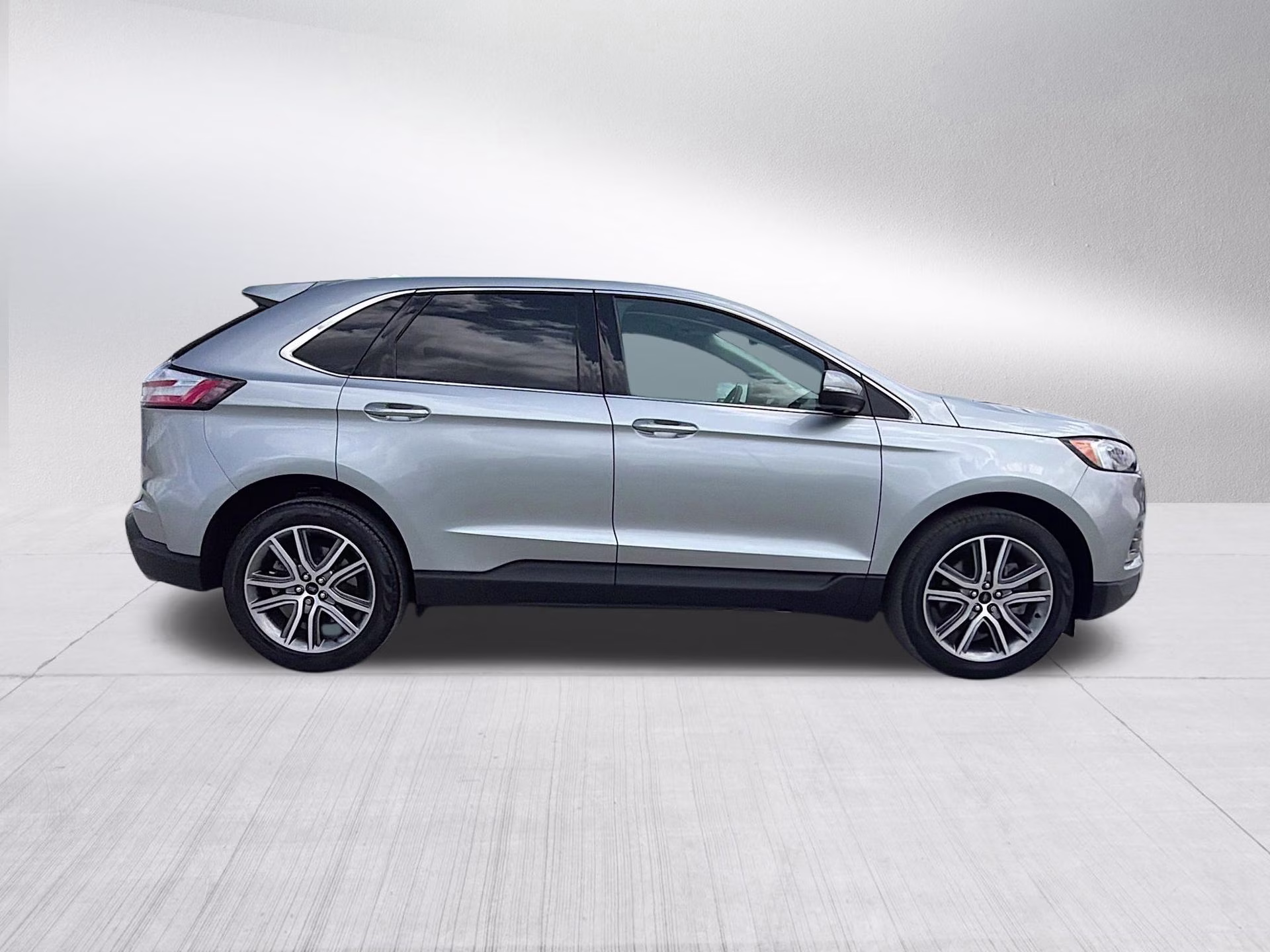 2024 Silver Metallic Ford Edge Titanium AWD SUV