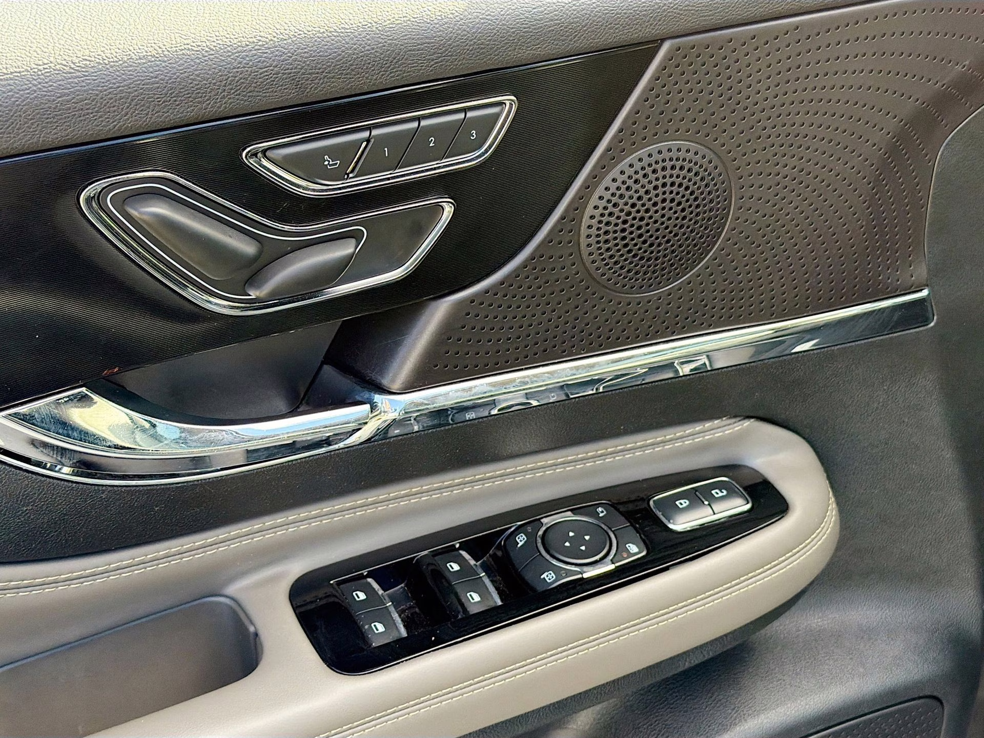 2025 Asher Gray Metallic Clearcoat Lincoln Corsair Premiere FWD SUV